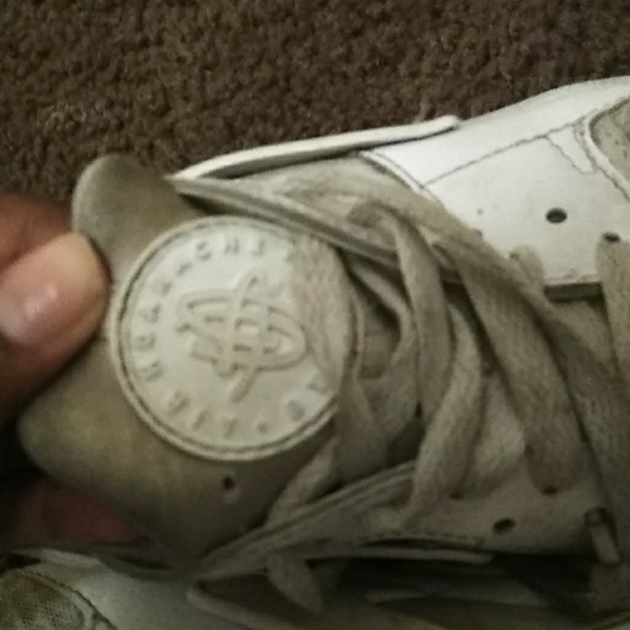 A pair of nike haraches - Picture 2 of 4